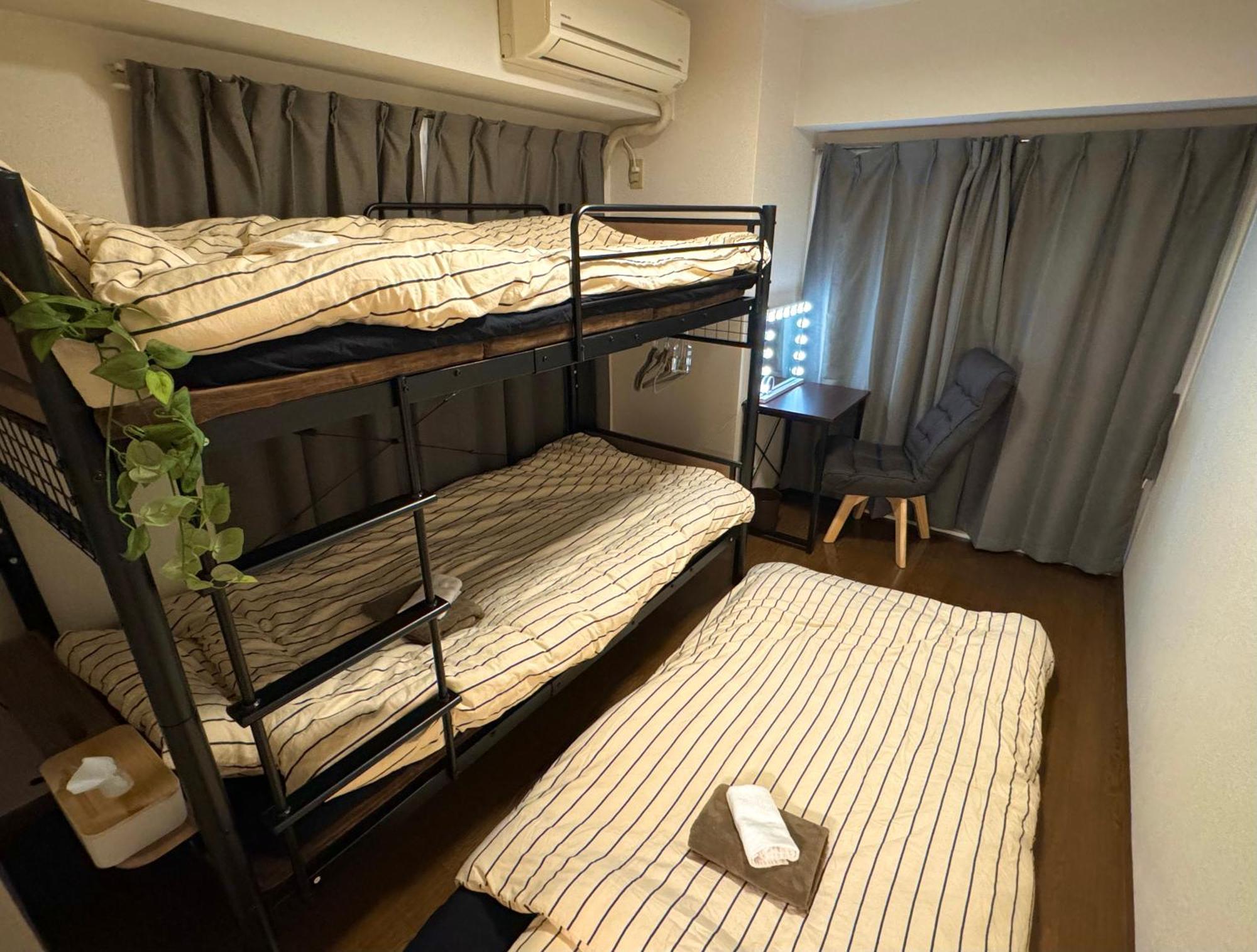 Tsubaki House Apartment *