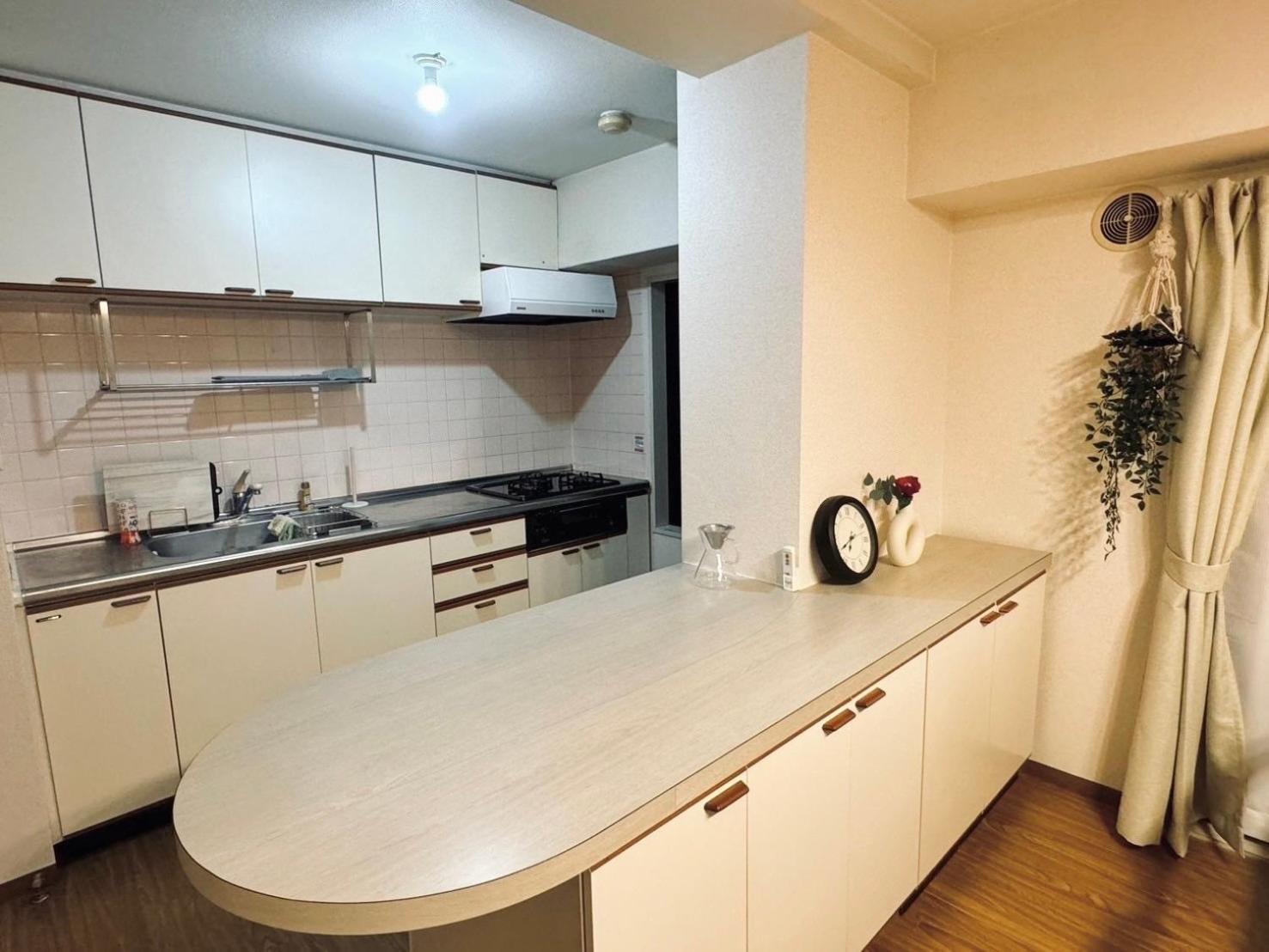 Tsubaki House Apartment *